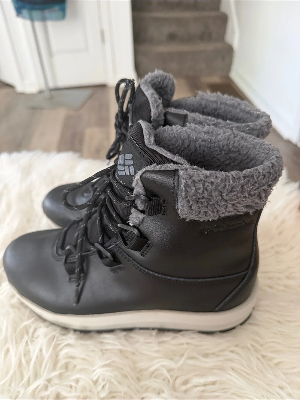 Columbia Kids Black Faux-Fur Lined Snow Boots Size 6